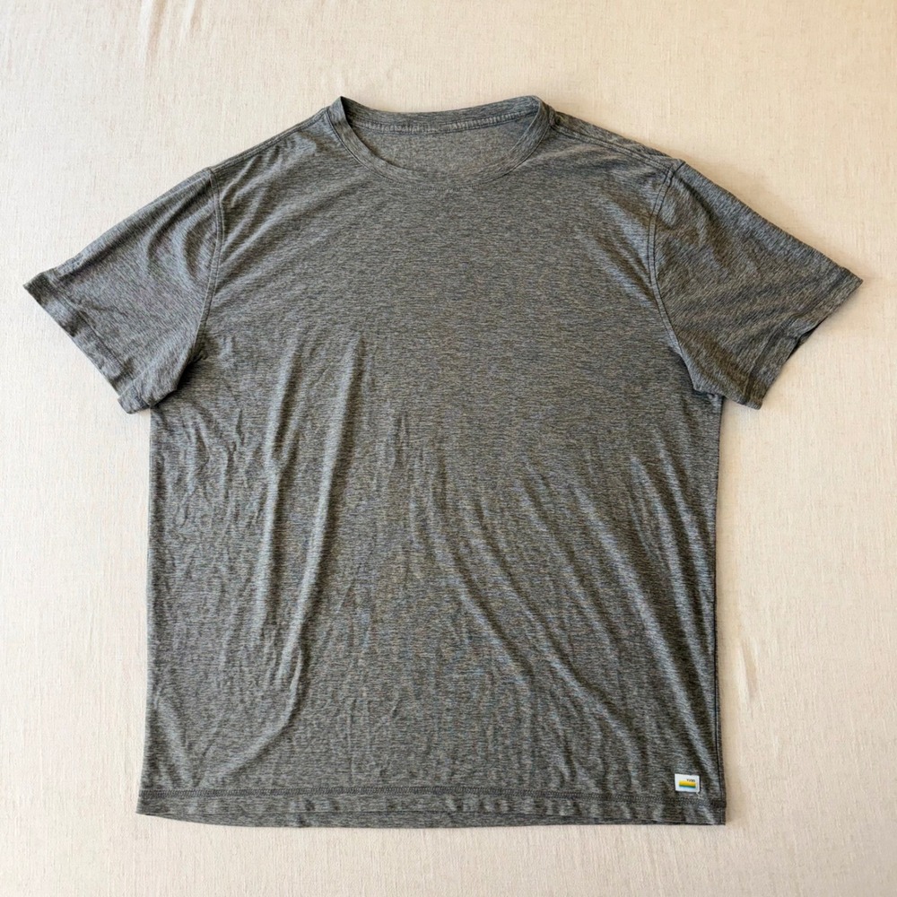 Vuori Performance T-Shirt Mens XL Grey Heathered Short Sleeve Activewear Tee